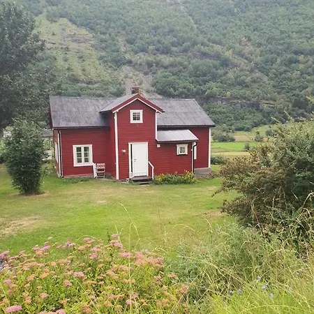 Tufte Karhus *
