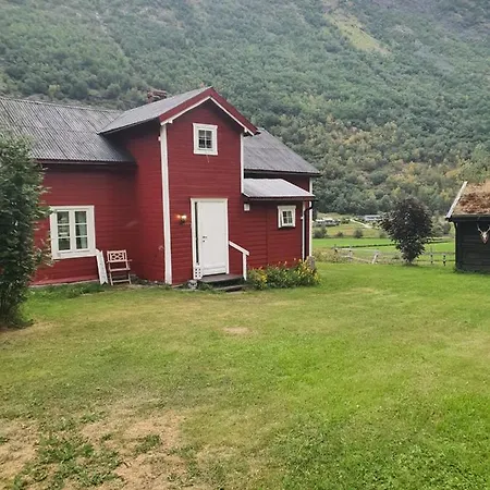 Tufte Karhus Kvamme